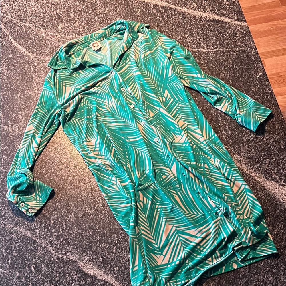 Anne Klein Green and White Patterned Top